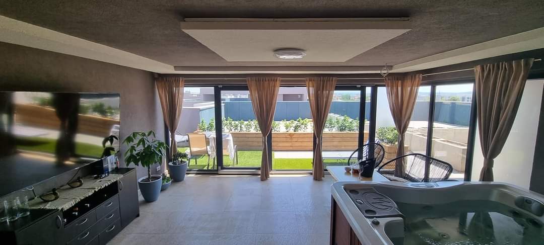 Jacuzzi Home, Oradea