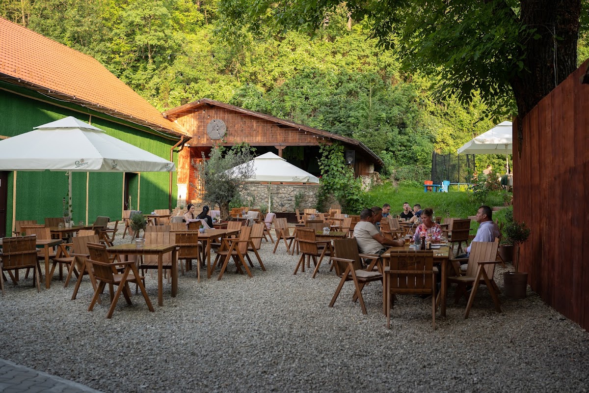 Jenaki's Bistro & Lounge - foto 1