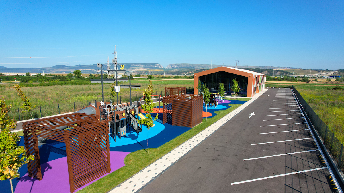 Kids Park - Spațiu de Joacă Interior și Exterior pentru Copii
