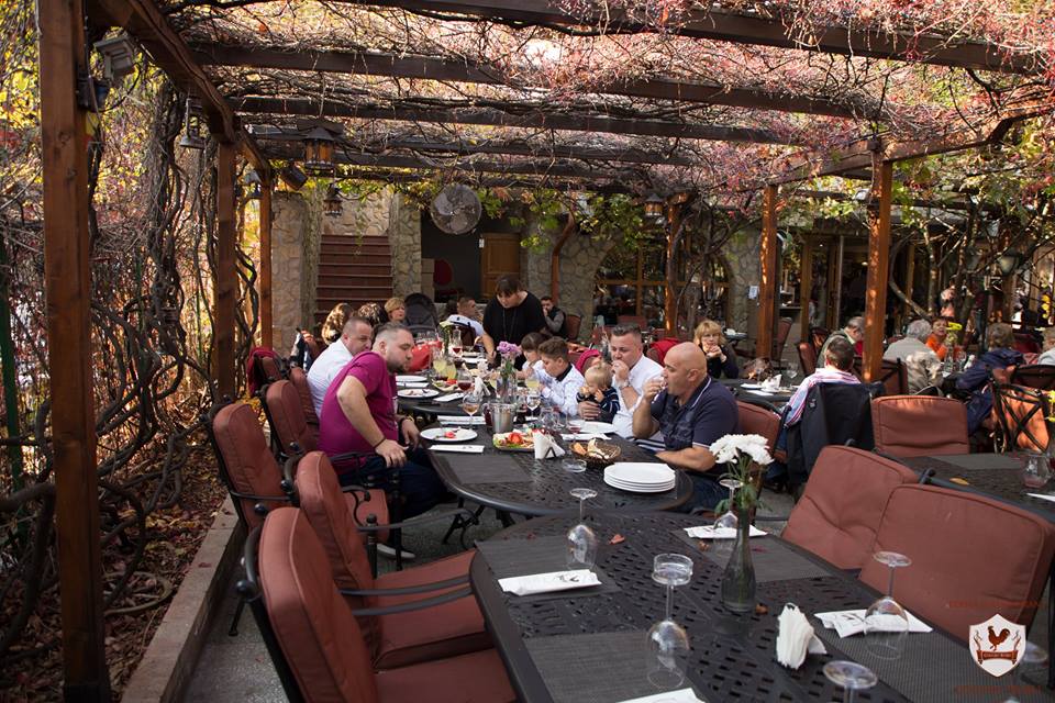 La Cocoșu' Roșu - foto 1