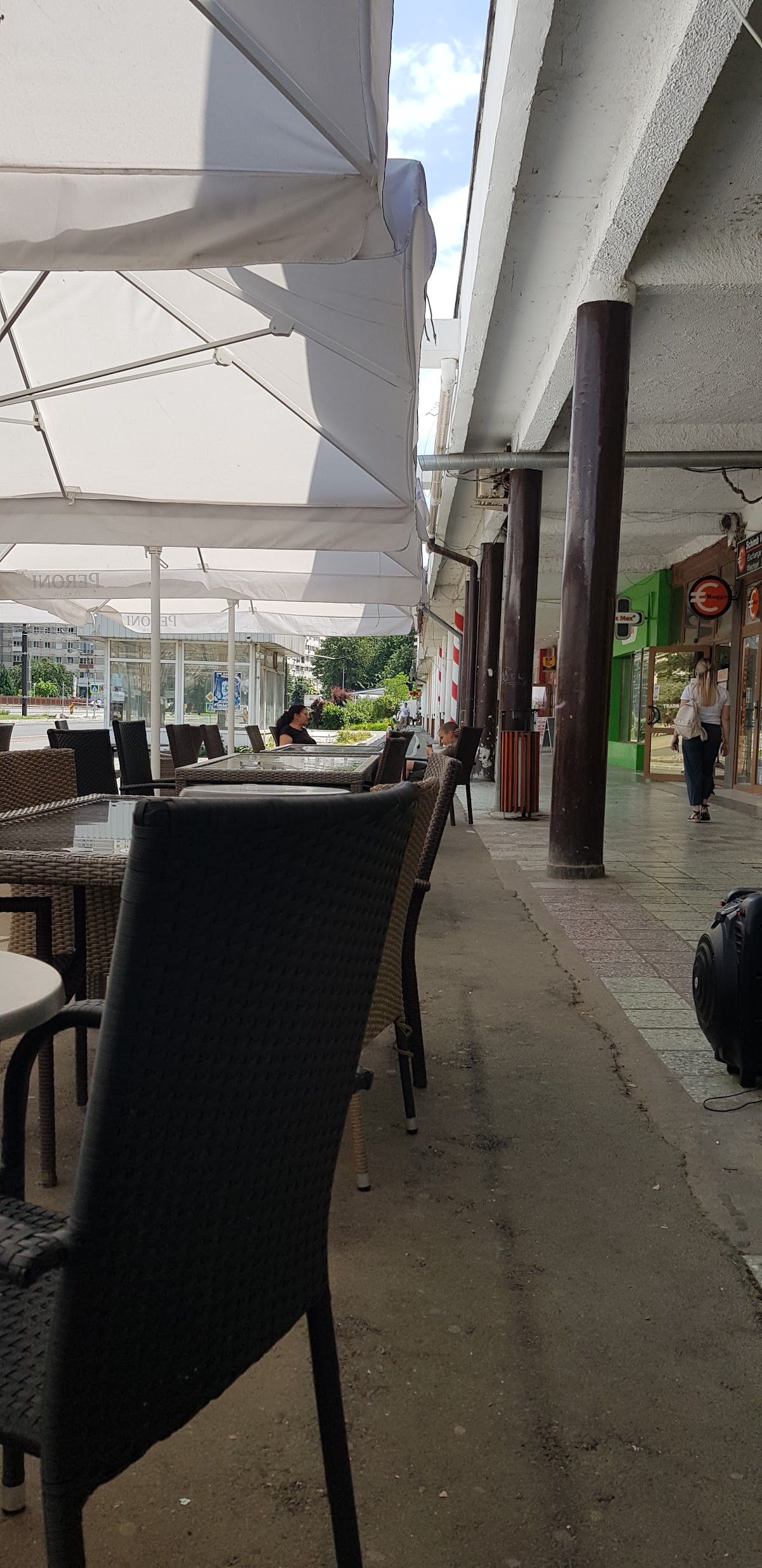 La Colț - Bistro & Cofetărie & Gelaterie - foto 2