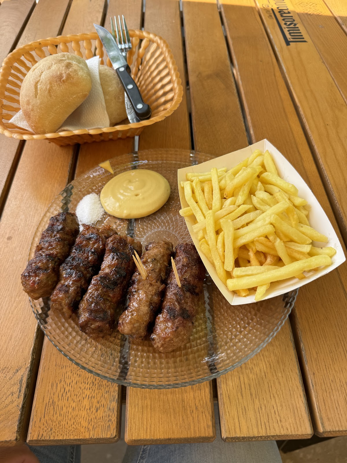 La Mitică - foto 3