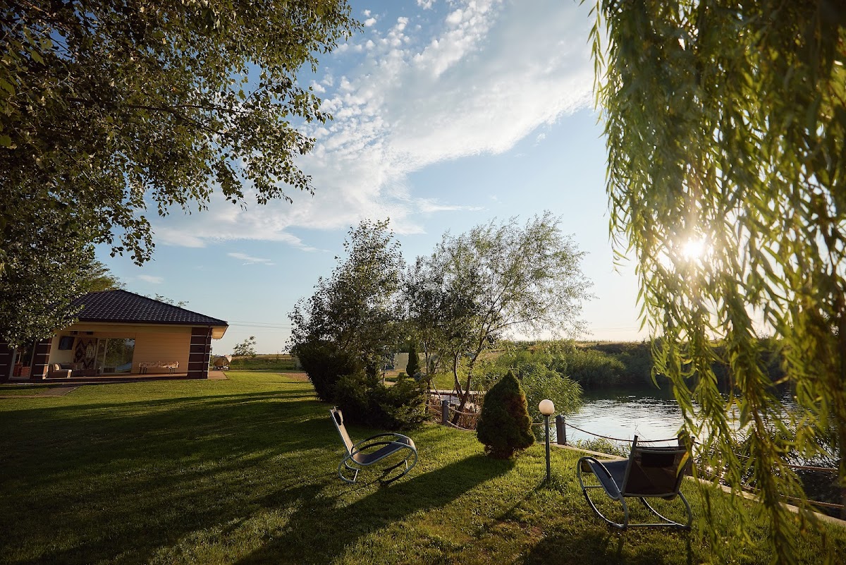 Lake House Apa