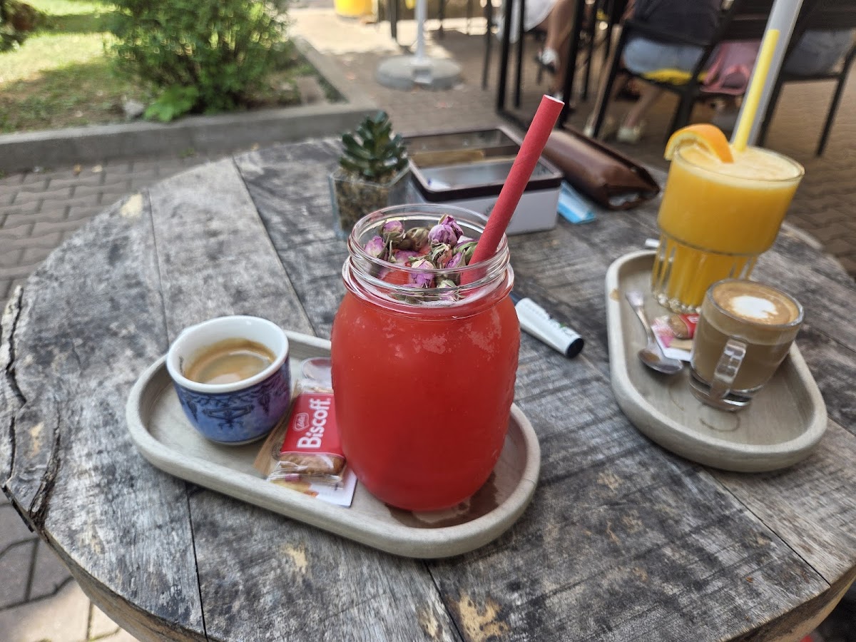 Limonădăria Nea Tică - foto 2