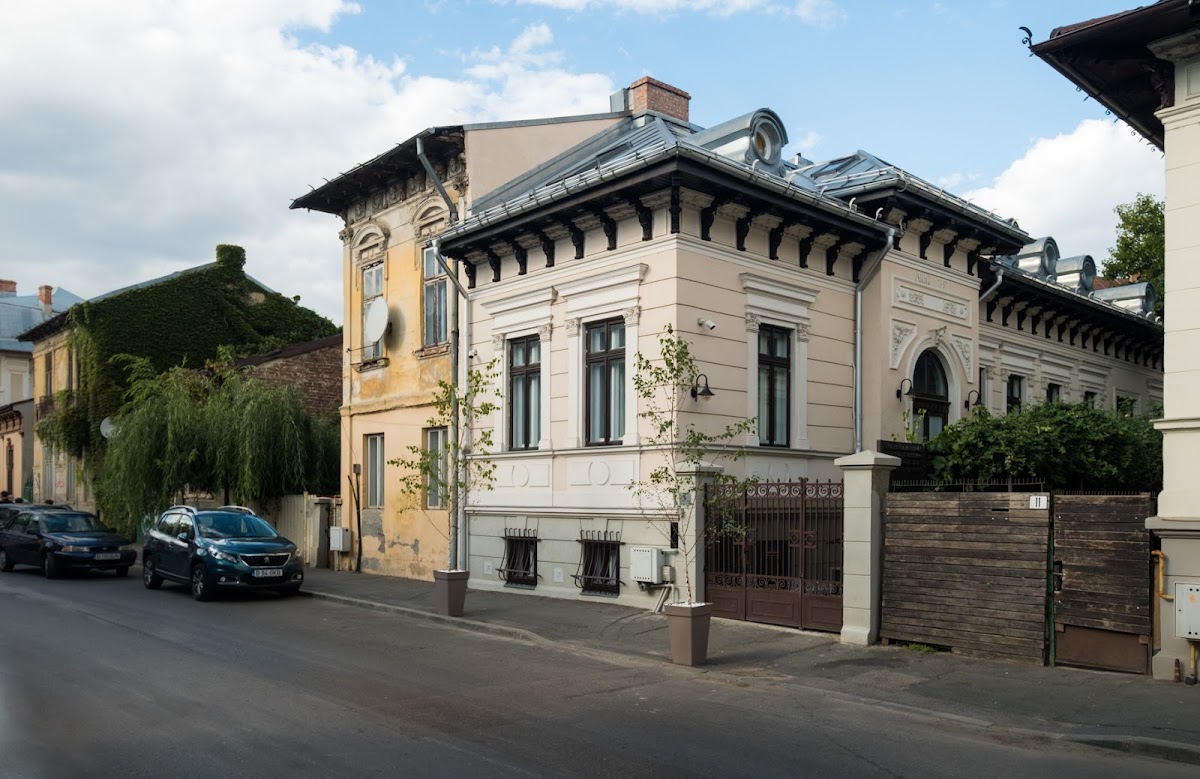 Little Bucharest Mansion Palatul Parlamentului