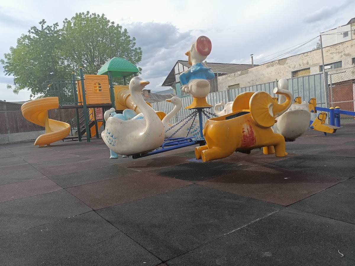 Loc de joaca pentru copii - foto 2