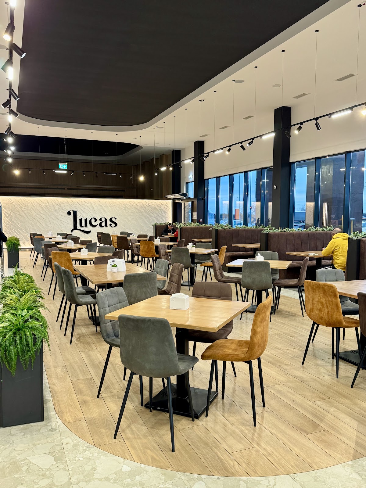 LUCAS GRILL HOUSE RESTAURANT - foto 2