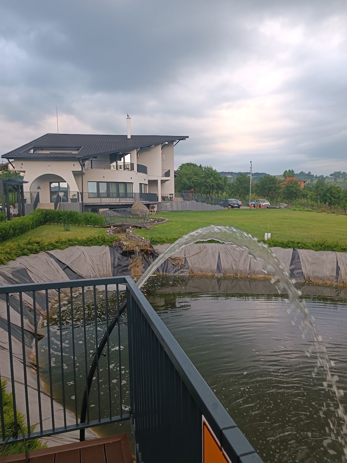 Luxury House, Crişeni