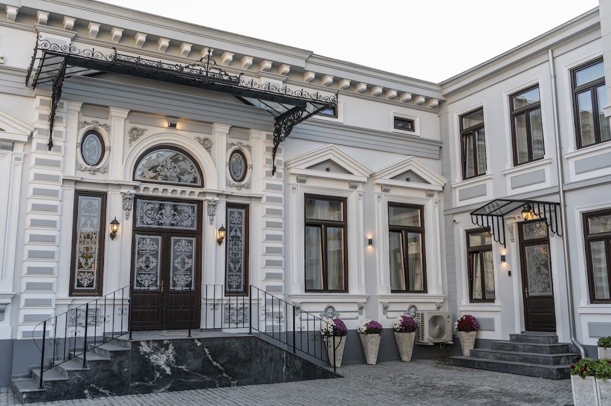 Luxury SIR Boutique Hotel
