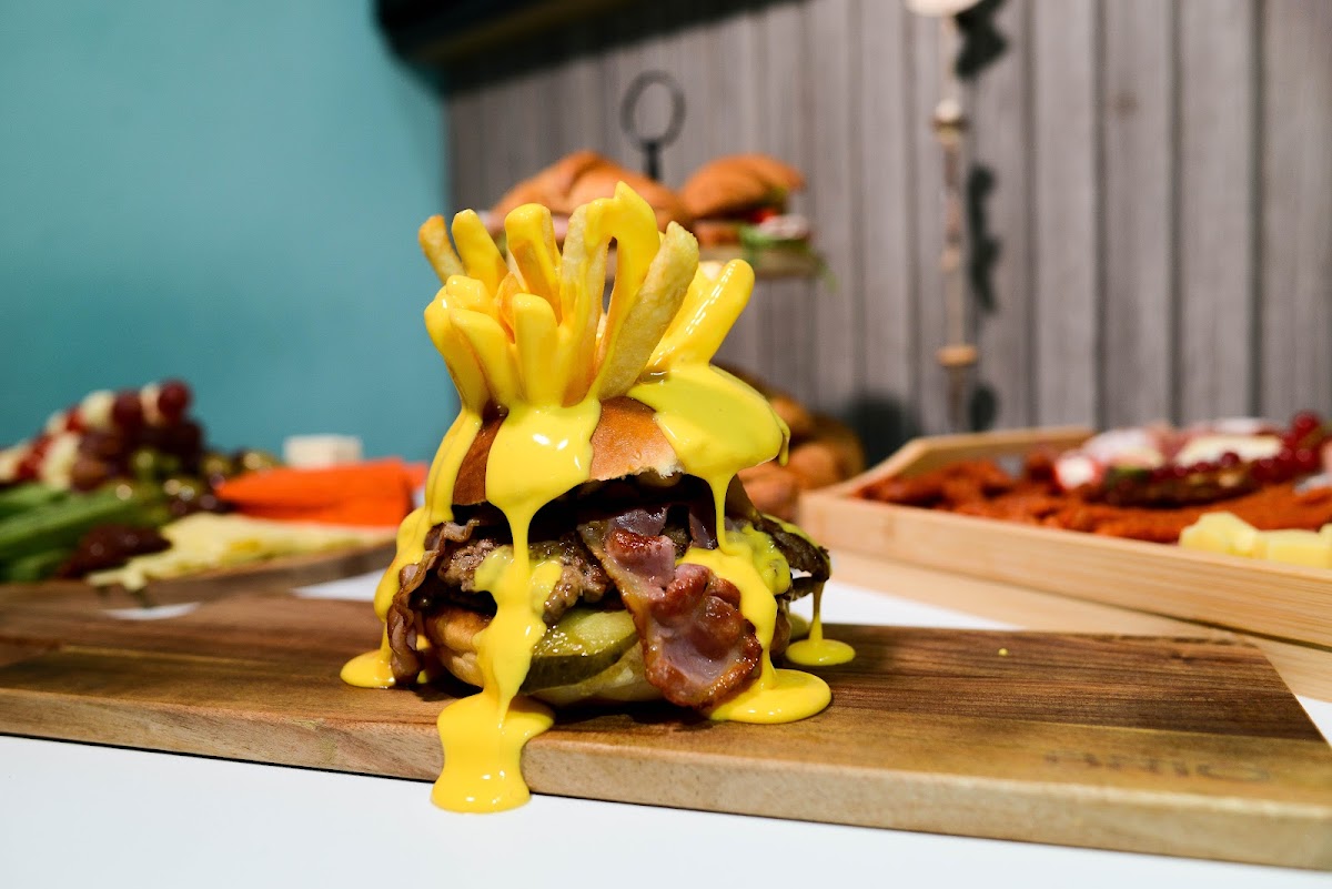 M & C Burger, Belceşti