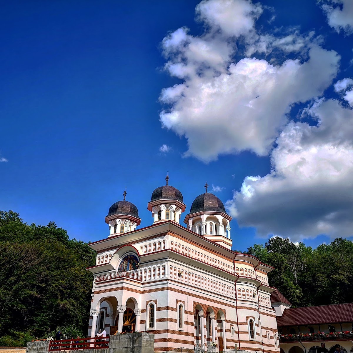 Monastère "La Protection de la Mère de Dieu" - Florești - foto 1
