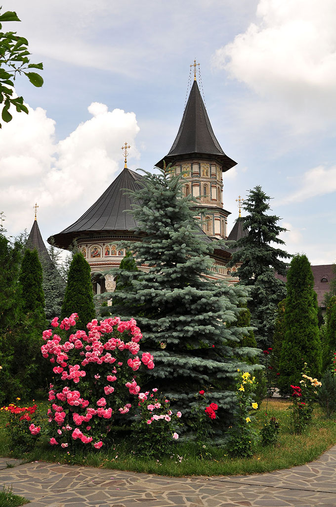 Mănăstirea Cămârzani - foto 2