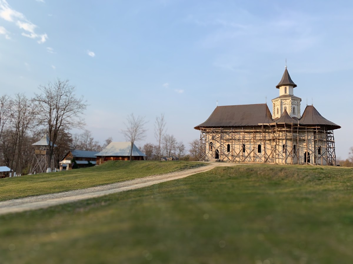 Mănăstirea Caraclău - foto 2