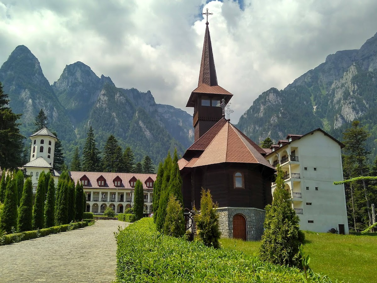 Mănăstirea Caraiman - foto 2