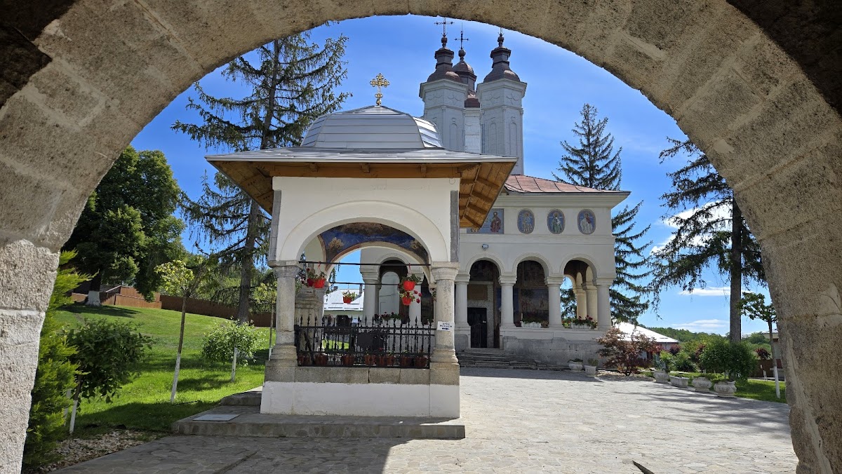 Mănăstirea Ciolanu - foto 3