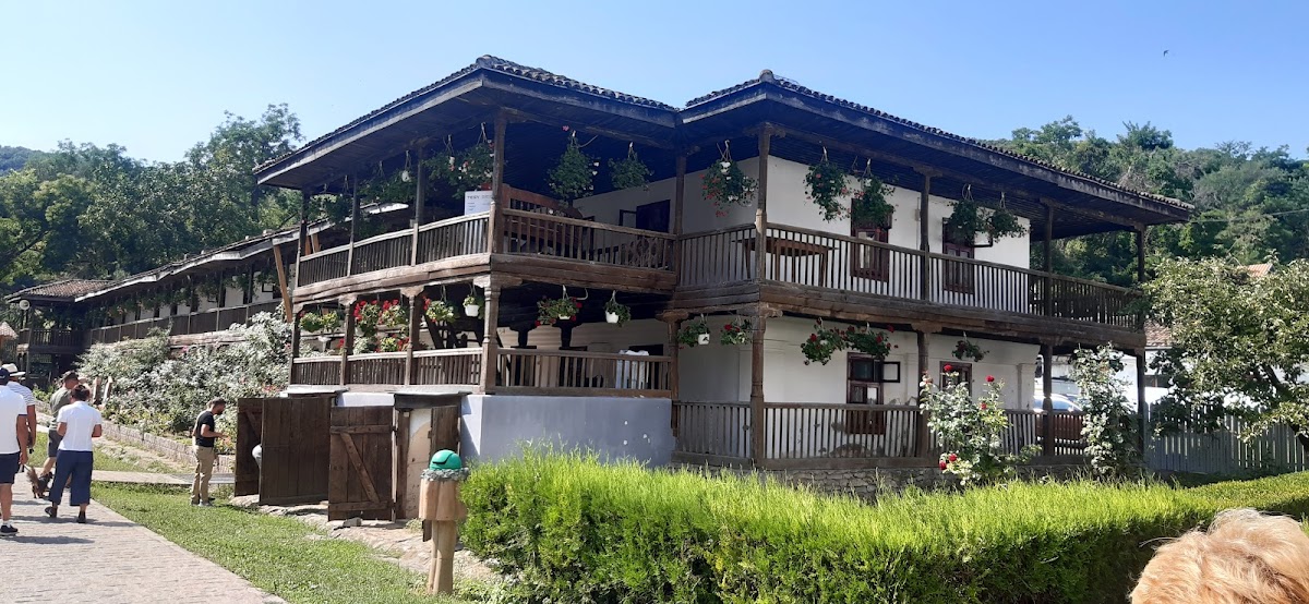 Cocoș Monastery - foto 3