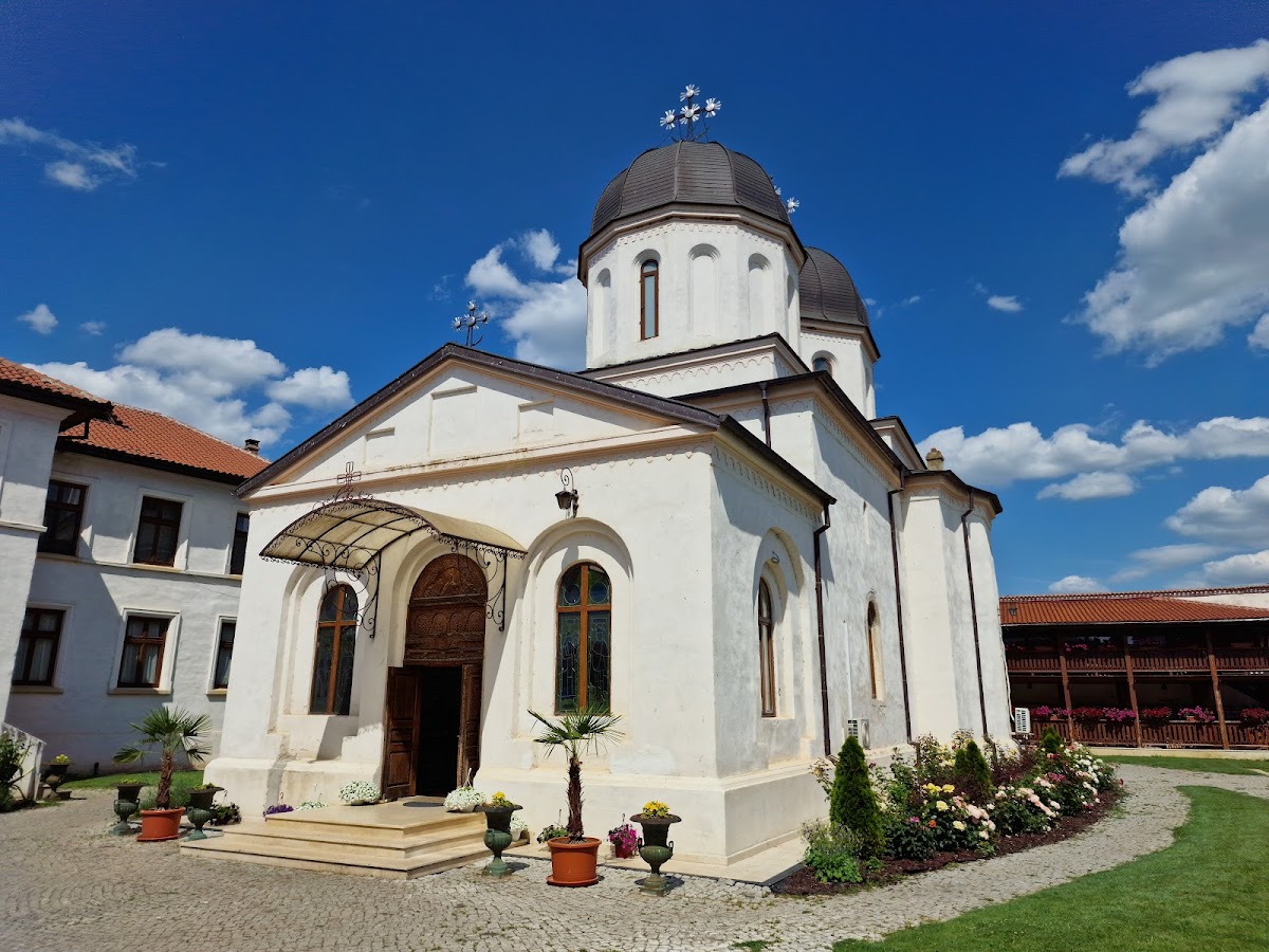 Mănăstirea Comana