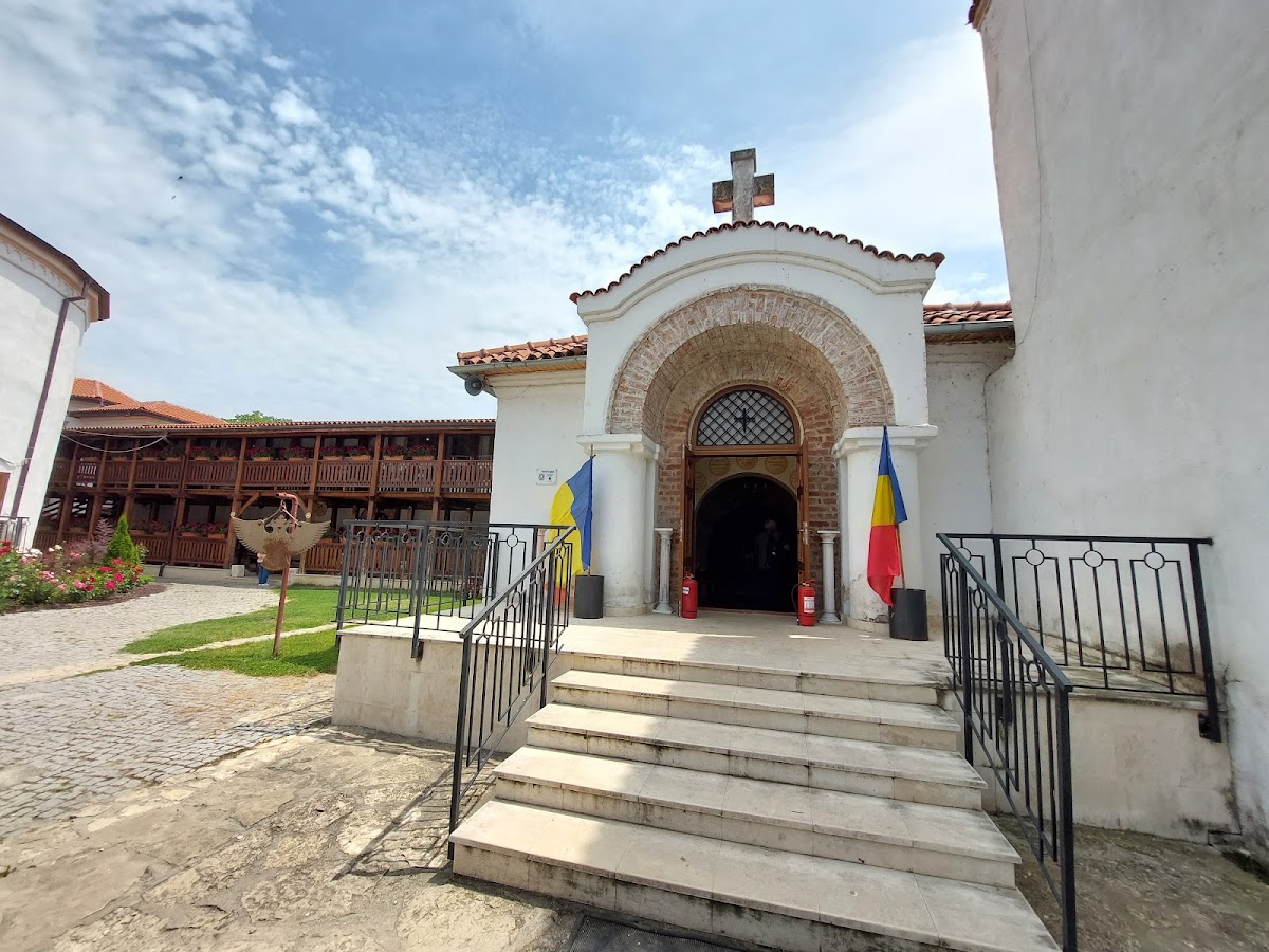 Monastère de Comana - foto 5