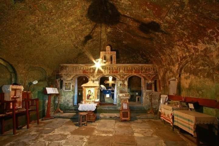 Mănăstirea Corbii de Piatră - foto 2