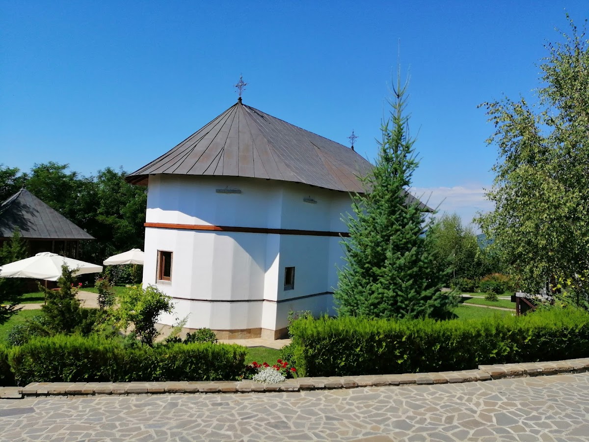 Cornu Monastery - foto 4