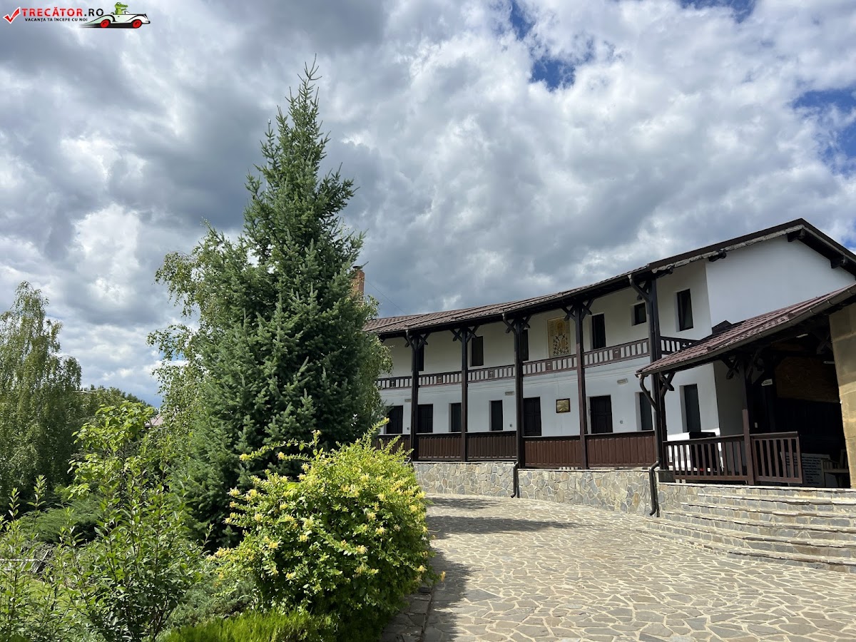 Cornu Monastery - foto 5