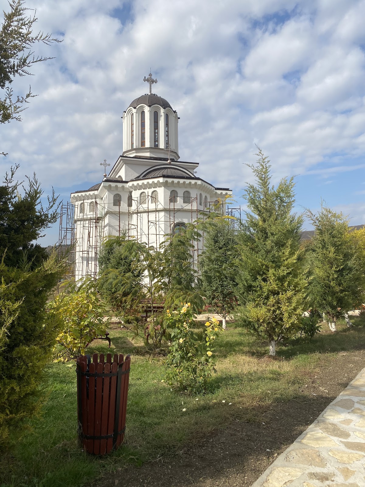 Mănăstirea Crucea - foto 2