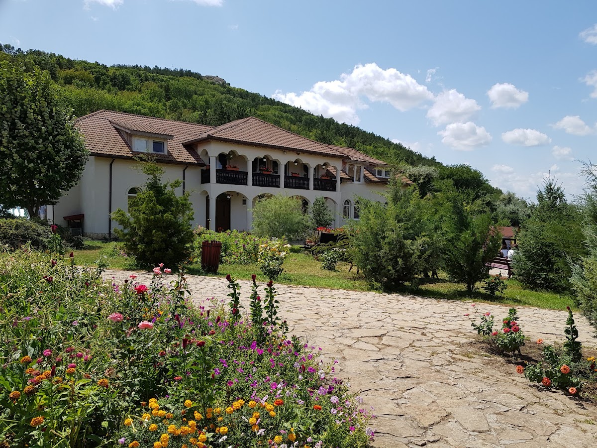 Mănăstirea Crucea - foto 5