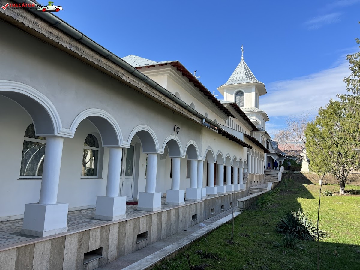 Manastirea Cudalbi - foto 4