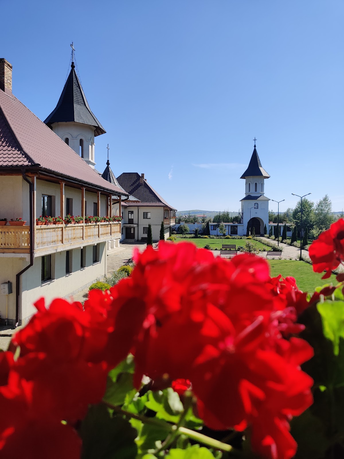 Mănăstirea de maici "Intrarea în Biserică a Maicii Domnului" Rădăuți - foto 5
