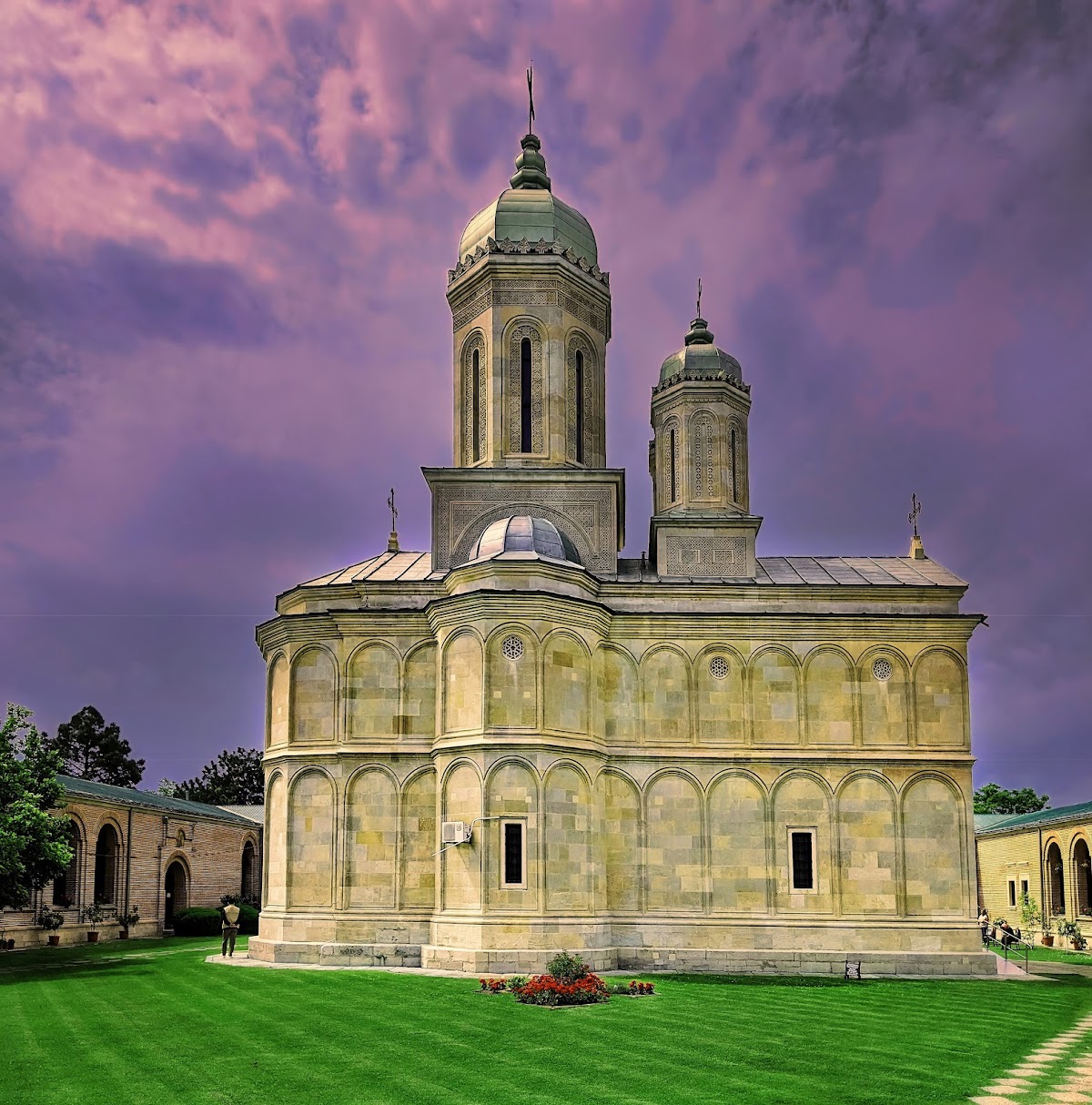 Mănăstirea Dealu - foto 1