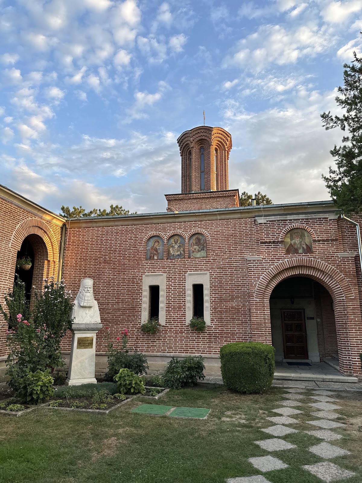 Mănăstirea Dealu - foto 4