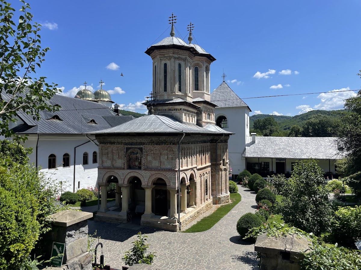 Mănăstirea Dintr-un Lemn - foto 2