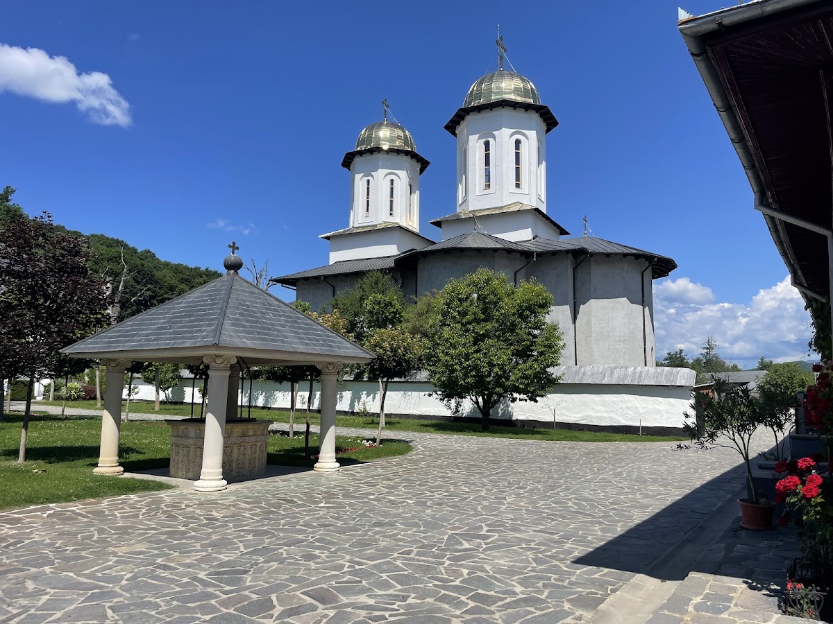 Mănăstirea Dintr-un Lemn - foto 5