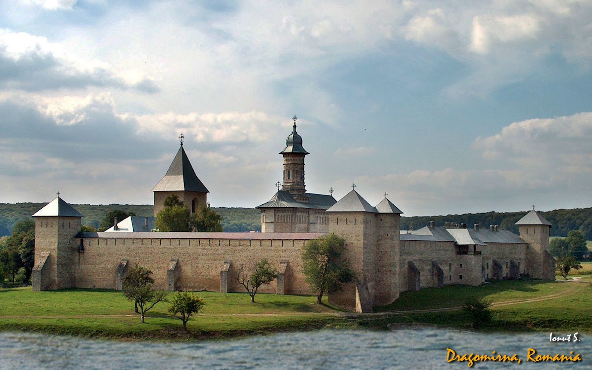 Mănăstirea Dragomirna - foto 2