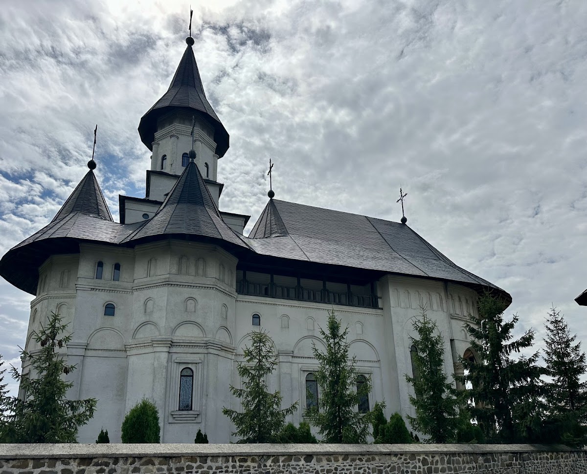 Mănăstirea Hadâmbu - foto 1