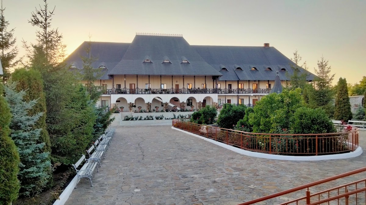 Mănăstirea Hadâmbu - foto 4