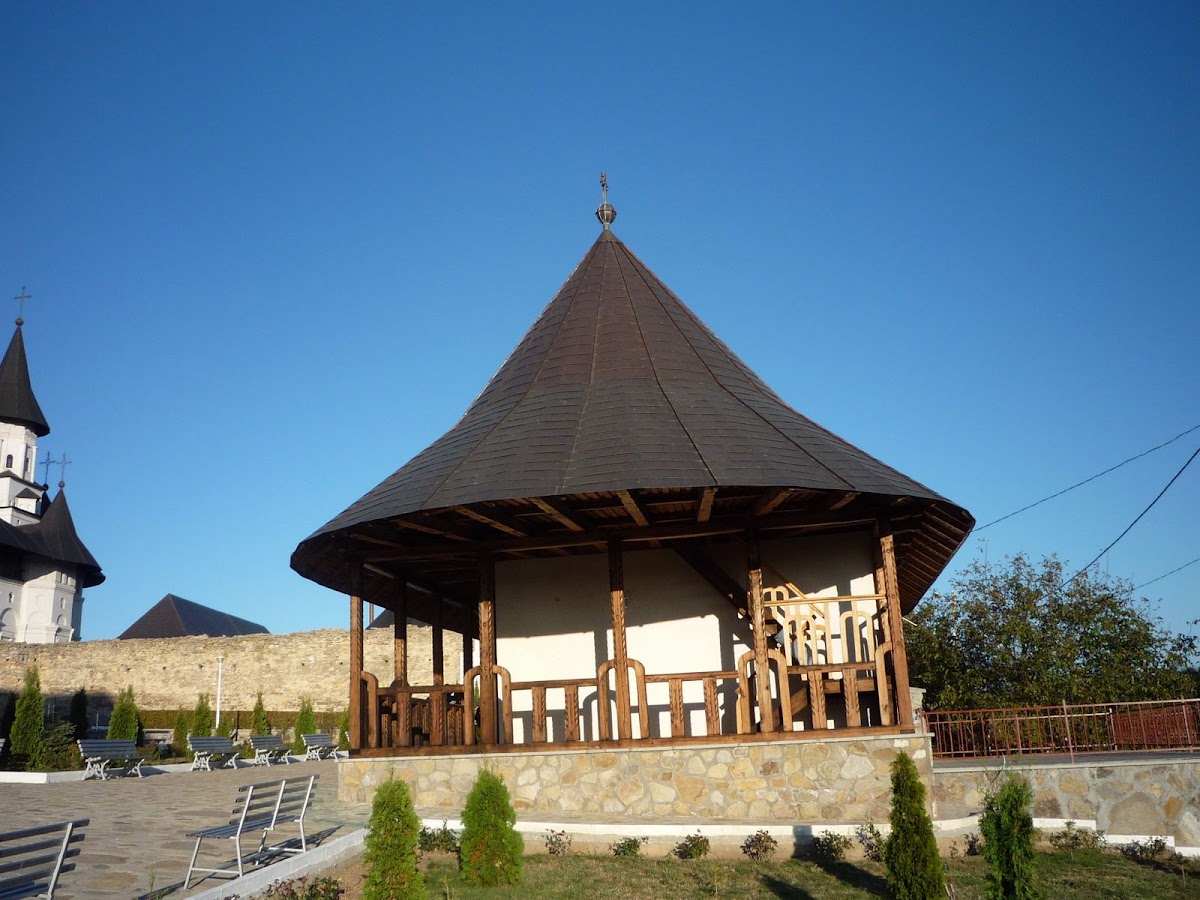 Mănăstirea Hadâmbu - foto 5