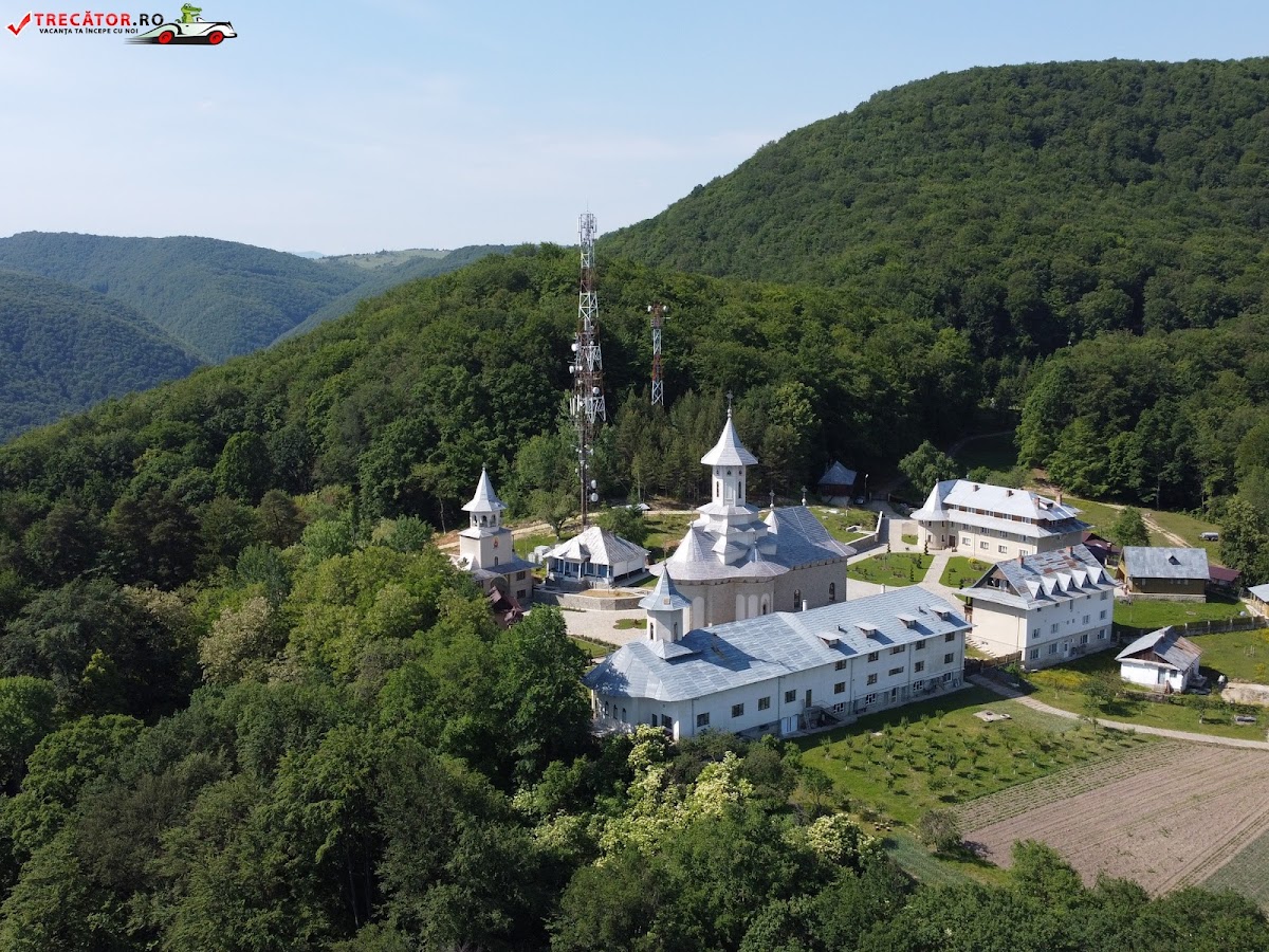 Mănăstirea Înălțarea Domnului Măgura Ocnei - foto 1