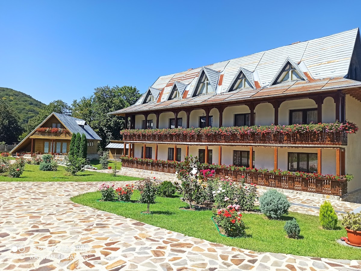 Mănăstirea Înălțarea Domnului Măgura Ocnei - foto 4