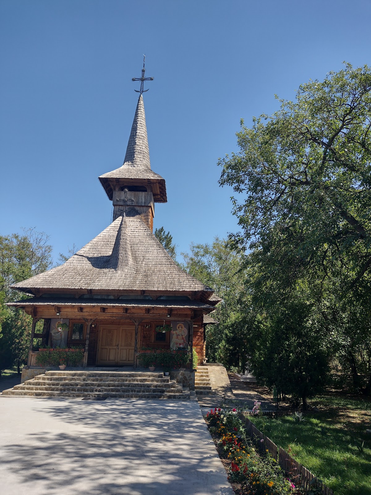 Mânăstirea „Izvorul Tămăduirii” - foto 2