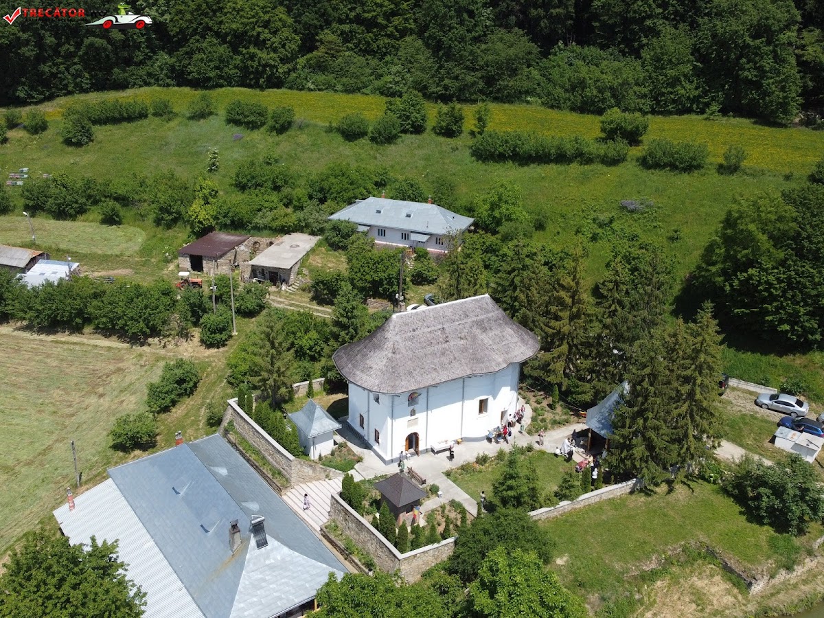 Mănăstirea Lacuri - foto 4