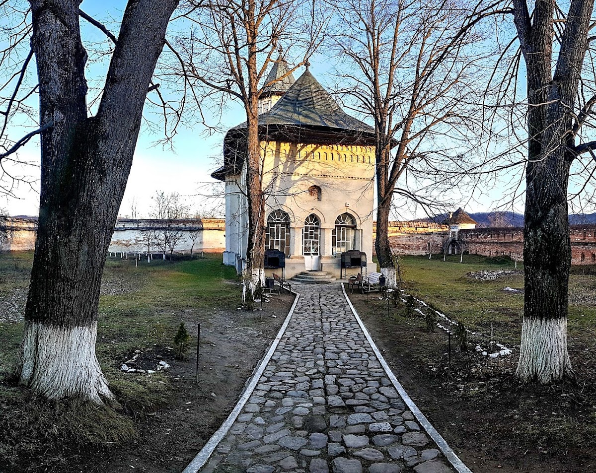 Mănăstirea Mera - foto 4