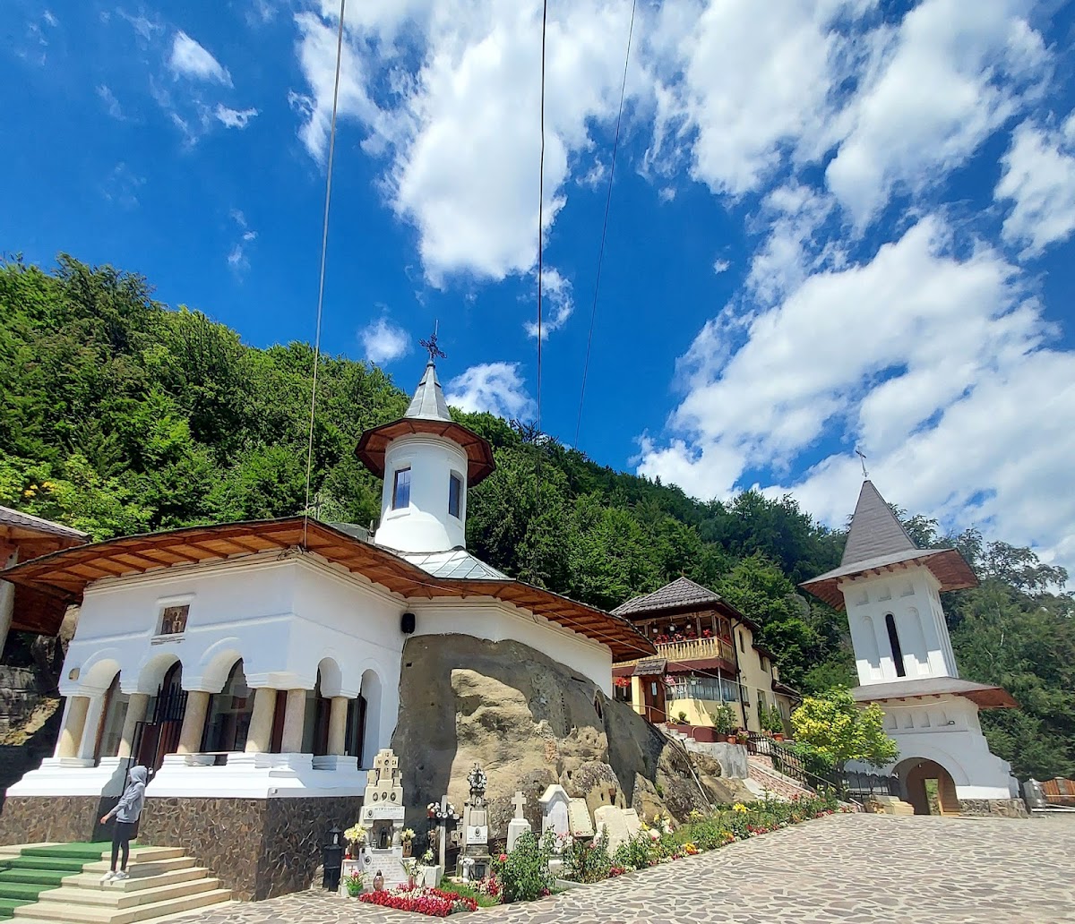 Mănăstirea Nămăiești - foto 1