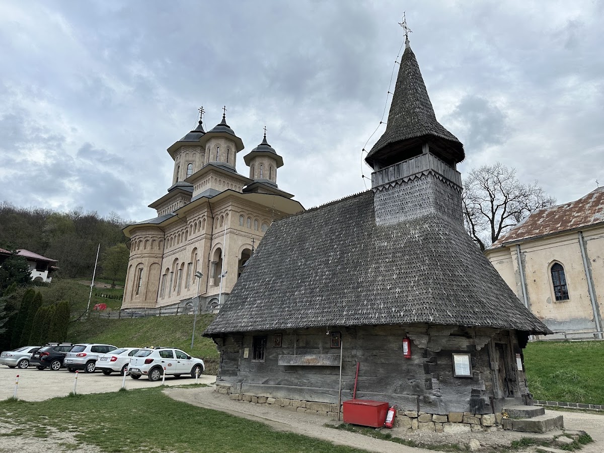 Mănăstirea Nicula - foto 1