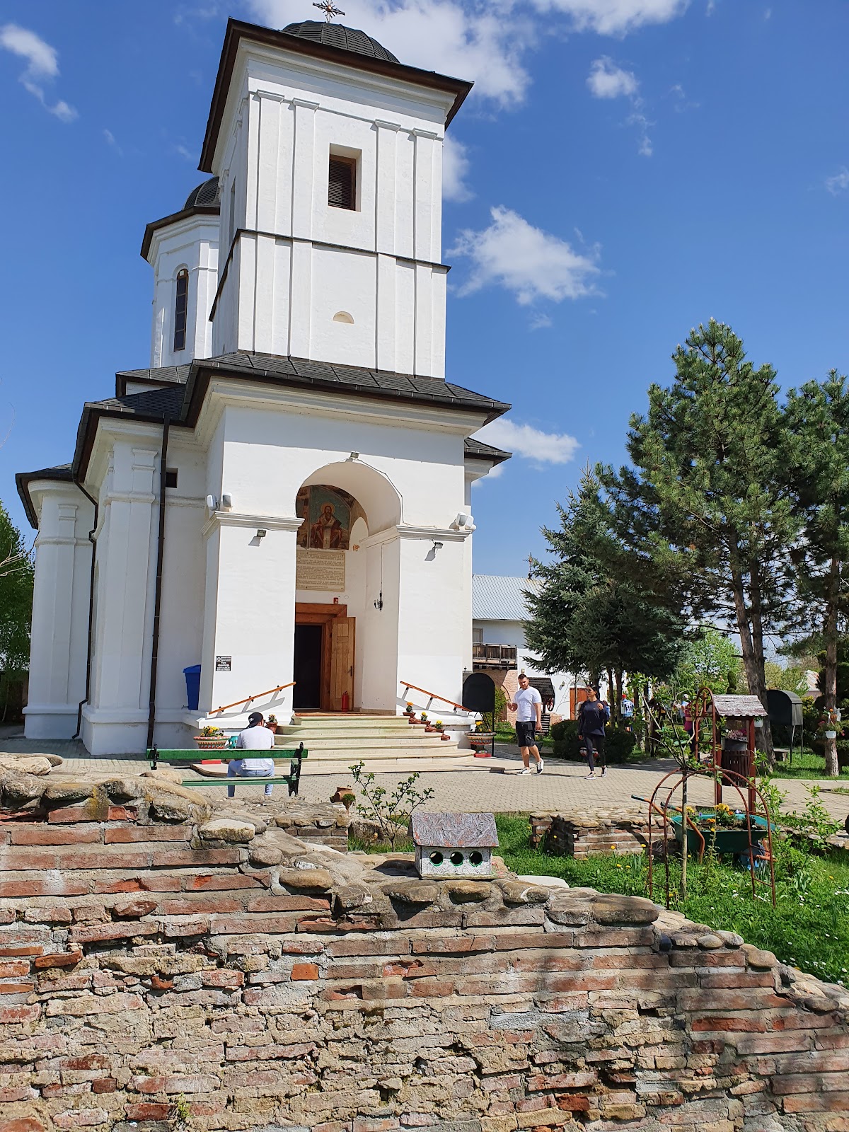 Mănăstirea Nucet - foto 2