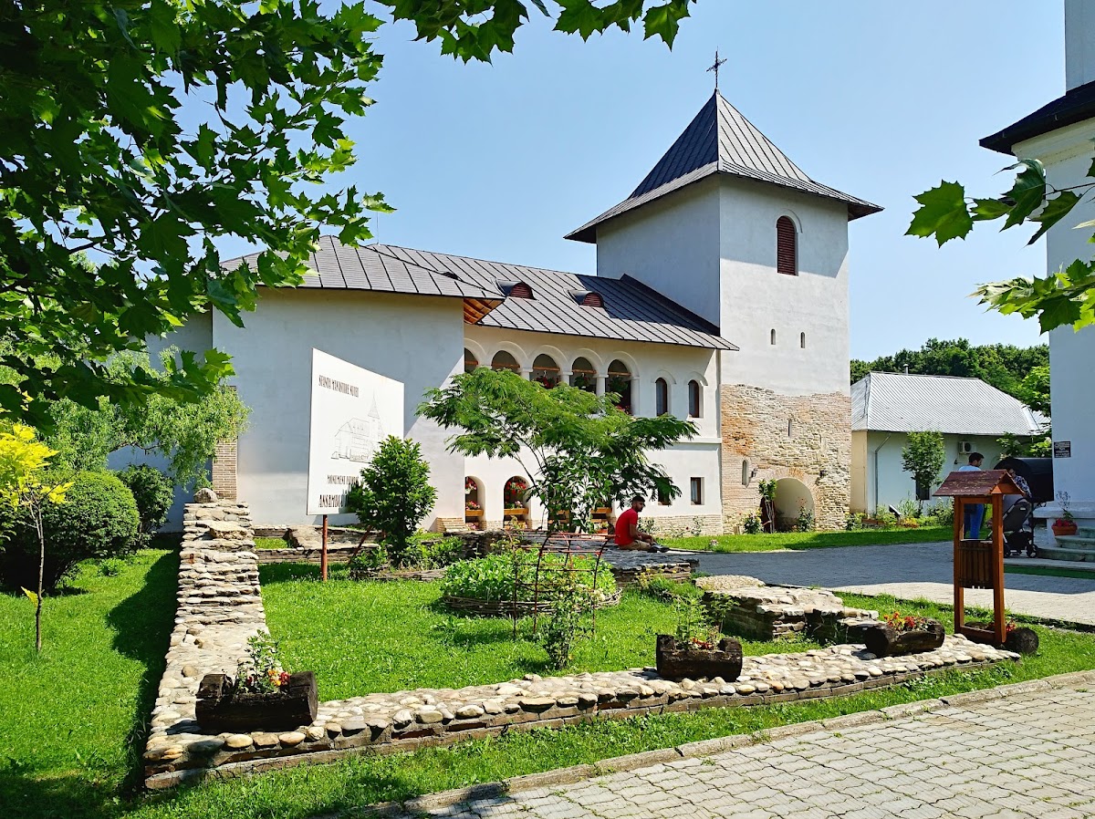 Mănăstirea Nucet - foto 5