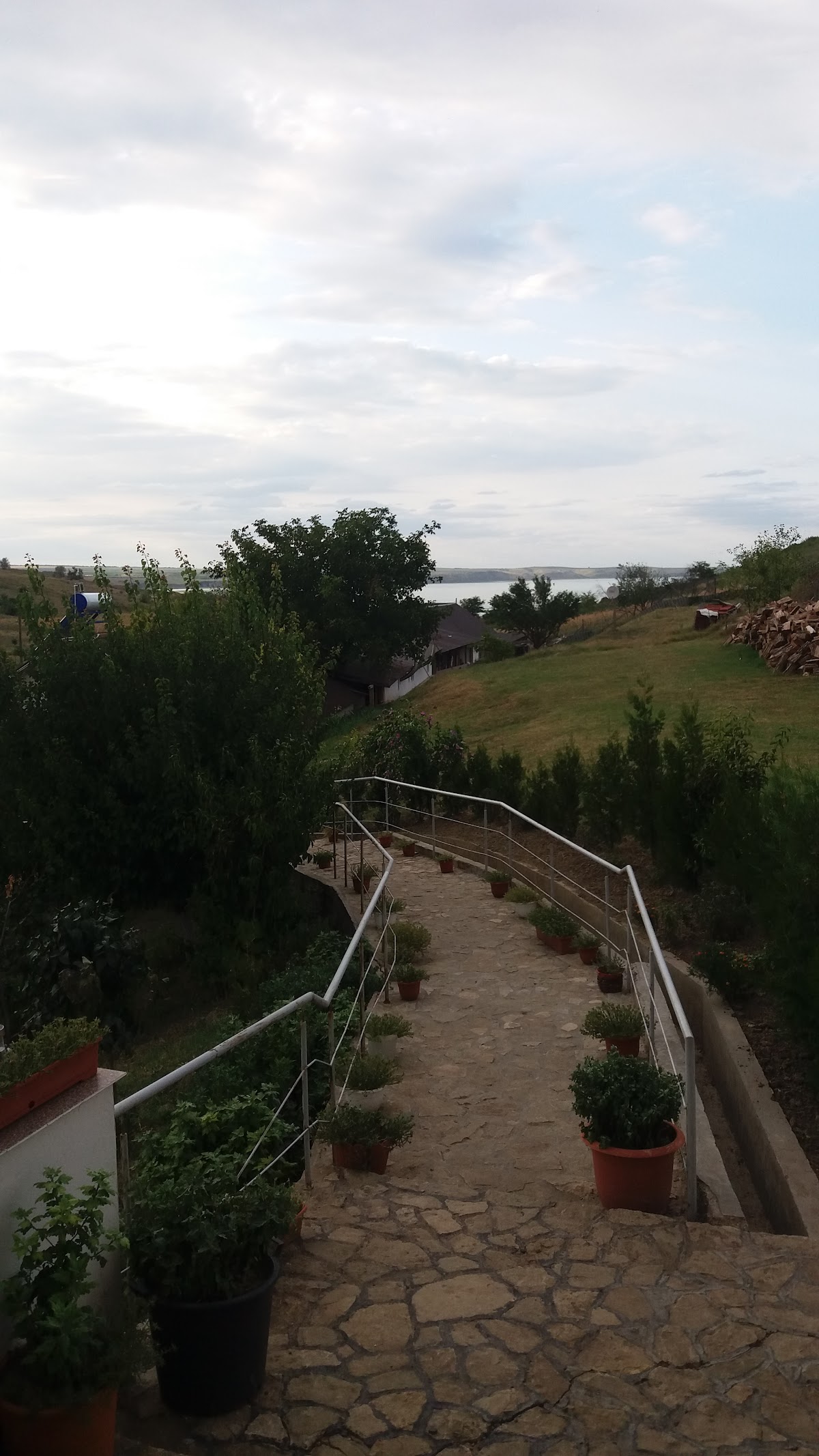 Mănăstirea Ortodoxă din Strunga - foto 4