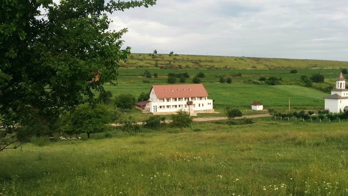 Mănăstirea Ortodoxă din Strunga - foto 5