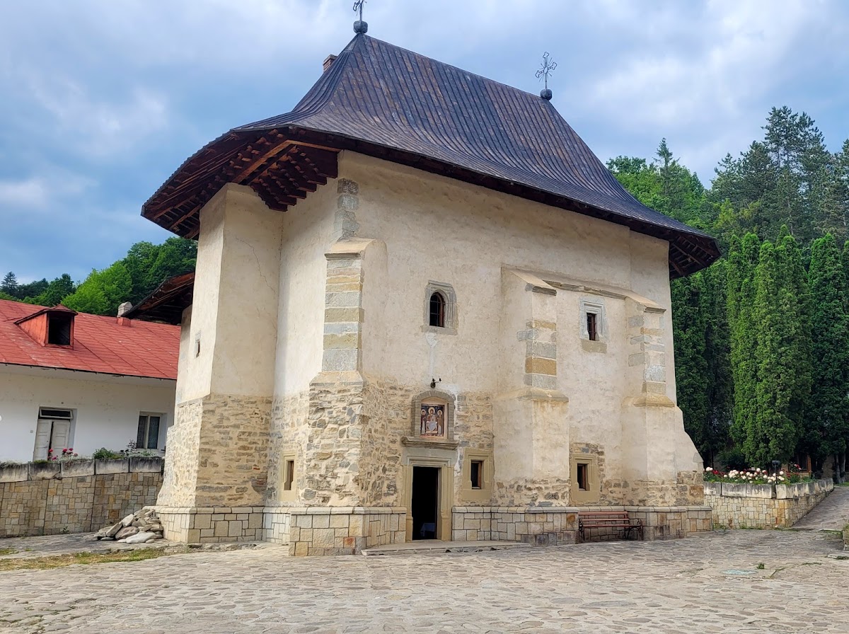 Mănăstirea Pângărați - foto 2