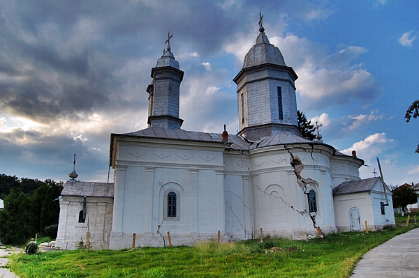 Mănăstirea Rătești - foto 2